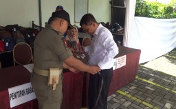 Ketika Tali Rafia Gantikan Ikat Pinggang Peserta Tes CPNS Tulungagung