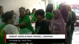 Video: Jemaat Gereja di Tulungagung Bagi Parcel Lebaran