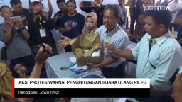 Video: Aksi Protes Warnai Penghitungan Suara Ulang Pileg di Trenggalek