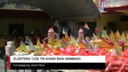 Video: Klenteng Tjoe Tik Kiong Tulungagung Bagi Sembako