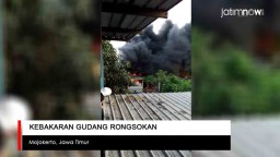 Video: Kebakaran Gudang Rongsokan di Mojokerto