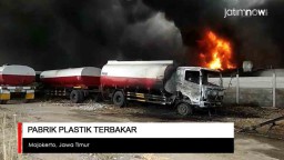 Video: Pabrik Plastik Terbakar