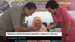 Video: Polisi Berbagi Kebahagiaan dengan Lansia di Hari Ibu