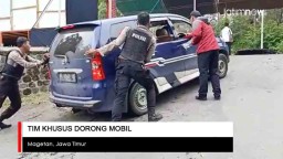 Video: Polisi di Magetan Punya Tim Khusus Dorong Mobil