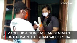 Video: Machfud Arifin Bagikan Sembako untuk Warga Terdampak Corona