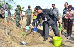 Tiga Ribu Pohon Ditanam di Bumi Perkemahan Cerme, Gresik