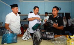 Wow, Tas Kulit Ular Produksi Banyuwangi Tembus Pasar Asia dan Eropa