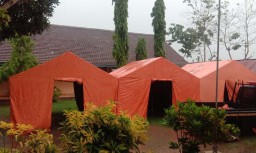Ketika Siswa SDN Gunggungan Lor Probolinggo Belajar di Tenda Darurat