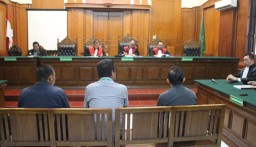 6 Terdakwa Kasus Jalan Raya Gubeng Ambles Dituntut Rutusan Juta Rupiah