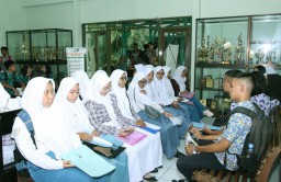 Ratusan Siswa Berebut Kuliah Gratis di STIE Perbanas Surabaya
