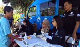 Gelar Tes Urine Sopir di Blitar, Petugas Malah Dapat Kayu Jati Ilegal