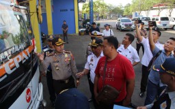 Sopir Bus di Trenggalek Dites Urine Jelang Libur Natal dan Tahun Baru