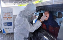 Saat Para Pengusaha Muda di Surabaya Bikin Layanan Tes Usap Drive Thru