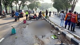 Diduga Tertabrak Mobil, Pengendara Motor di Surabaya Tewas