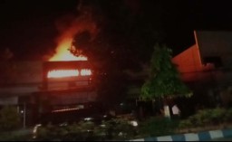 Toko Kain di Ponorogo Terbakar, Api Merembet ke Rumah Pemilik
