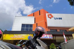 Satu Positif Corona, Semua Karyawan Toko Luwes Ponorogo Di-rapid Test