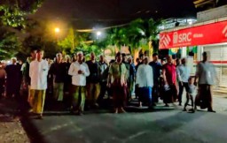 Mengenal Tradisi Salawat Li Khomsatun di Gresik