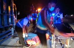Truk Isuzu Tabrak 'Pantat' Tronton di Tol Ngawi, Sopir Tewas