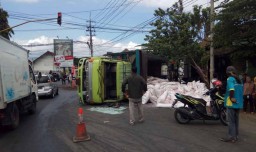 50 Ton Pupuk Tumpah ke Jalan, Jalur Ketapang-Banyuwangi Sempat Ditutup