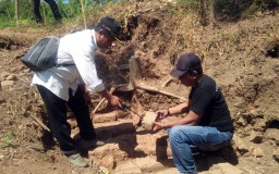 Tumpukan Batu Bata Kuno Ditemukan di Pasuruan