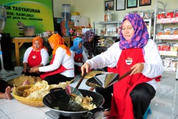 Menengok Metamorfosis Eks Lokalisasi Dolly dari Kelam hingga Produktif