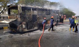 Ini Kronologi dan Dugaan Penyebab Terbakarnya Bus di  Tol Sidoarjo