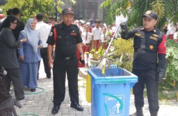 Penemuan Ular Kobra Gegerkan SDN Sutorejo 1 Surabaya