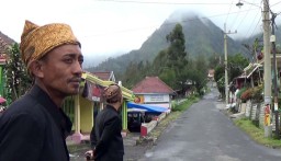 Umat Hindu Tengger Doakan Wabah Virus Corona Segera Berakhir