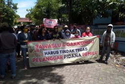 Diluruk Massa, Bawaslu Surabaya Diminta Adil Tangani Pelanggaran