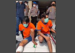 Dua Bandit Pencuri Motor di Surabaya Ditembak Kakinya saat Berusaha Kabur