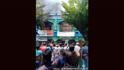 Kebakaran di Pasar Larangan Sidoarjo, 4 Toko Dilalap Api