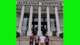 Tim Kuasa Hukum MA-Mujiaman Resmi Daftarkan Gugatan ke MK