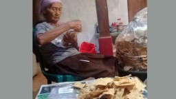 Cara Perajin Keripik Tempe Bertahan di Tengah Naiknya Harga Bahan Baku
