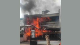 Ruko di Surabaya Terbakar, 4 Orang Terjebak Api dan 2 Penghuni Terluka
