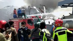 Gudang Pabrik Popok di Malang Terbakar