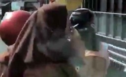 Polisi Beri Pembinaan pada Siswi SMK di Madiun Berseragam Pramuka yang Merokok