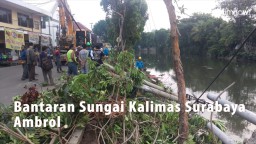 Video: Bantaran Sungai Kalimas Surabaya Ambrol