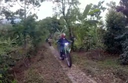 Keren! Komunitas Trail Jelajahi Alam Gunung Welirang-Arjuno Sambil Petik Kopi