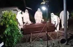 Menegangkan, Detik-detik Pemakaman Korban Corona