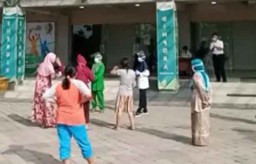 Warga yang Dikarantina di GOR Bojonegoro Keluhkan Tidak Ada Sabun