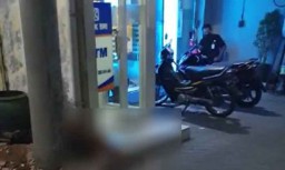 Seorang Pria Tewas di Surabaya, Petugas Mengevakuasi Gunakan APD
