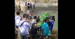 Viral Video Warga Bawa Jenazah Seberangi Sungai Disebut di Ponorogo