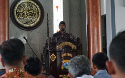 Ustaz Yusuf Mansur Ajak Polisi Bersedekah dan Memuliakan Orangtua