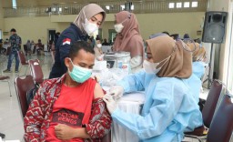 Polda Banten dan Polres Jajaran Targetkan 19500 Orang Divaksin Tiap Hari