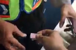 Viral Tawar Menawar Denda Pelanggaran Antara Sopir dan Oknum Polisi di Jombang