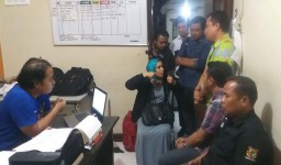 Wanita asal Maroko Galau 'Berpisah' dengan Kopernya di Surabaya