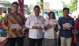 Tak Ketinggalan, Wabup Mojokerto Juga Nyoblos Pakai Baju Putih