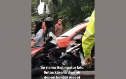 Pulang dari Turki, Wali Kota Risma Kepergok Atur Lalu Lintas di KBS