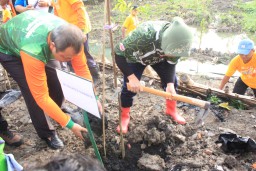Ternyata Ini Alasan Risma Perbanyak Hutan Kota di Surabaya