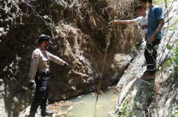 Wanita ini Ditemukan Tewas dalam Belik, Diduga Bunuh Diri